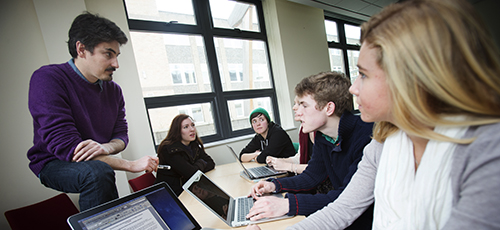 TGroup of students sat having a chat with their tutor