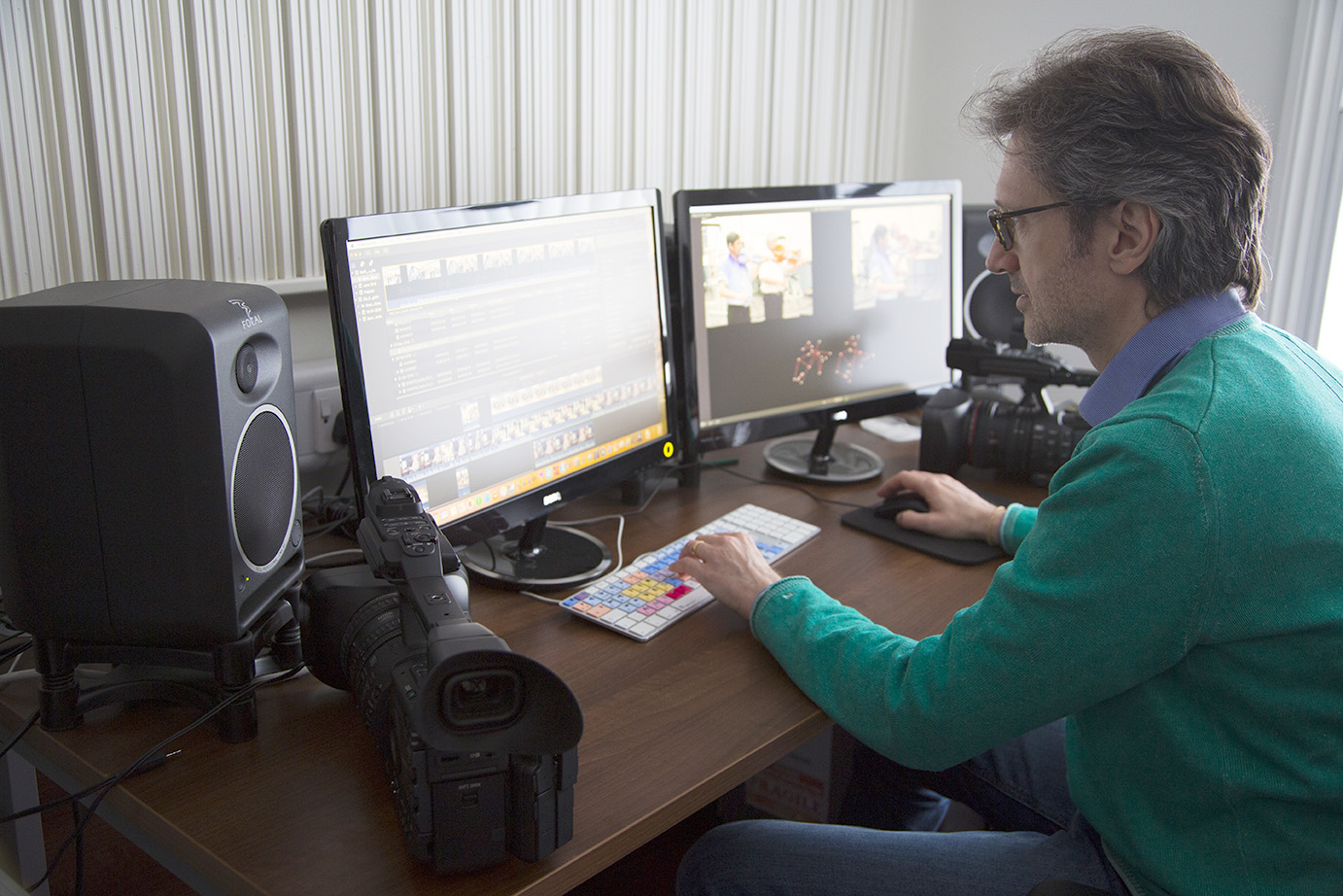 A photograph of Dr Simone Tarsitani sitting at a desk, facing the monitor