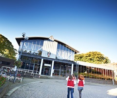 Students outside Collingwood College